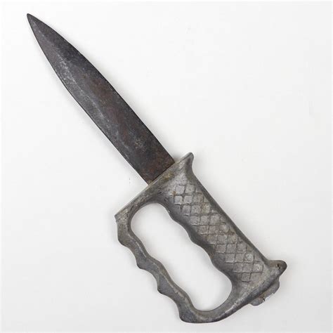 Wwii Knuckle Knife With Ake Regd Spearpoint Blade Edged Weapons