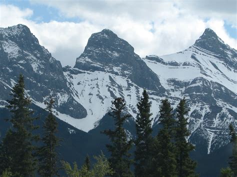 The Three Sisters Peaks Canmore Alberta Montagna