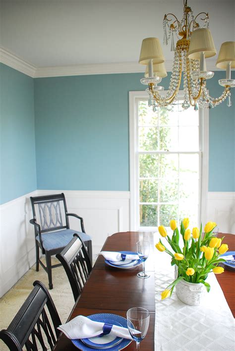 Crown molding is a kind of border attached on the ceiling of room. 8 Tricks to DIY Crown Molding - Pender & Peony - A ...