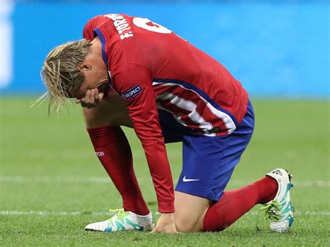 Fernando Torres Suffers Hip Injury