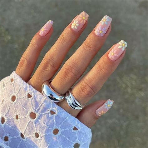 Cute Summer Nails Aesthetic Fashion To Follow Daisy Nails Floral