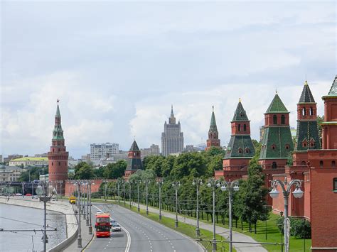 9 Fast Facts About The Kremlin Stars In Moscow