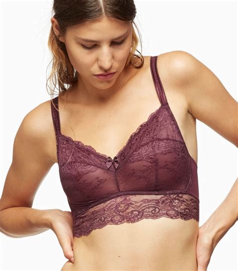 This lululemon bra is crafted from supersoft fabric and has extra support for bustier women in the form of thick, crisscrossing back straps. These Are the Best Wireless Bras for Women With Big Busts ...