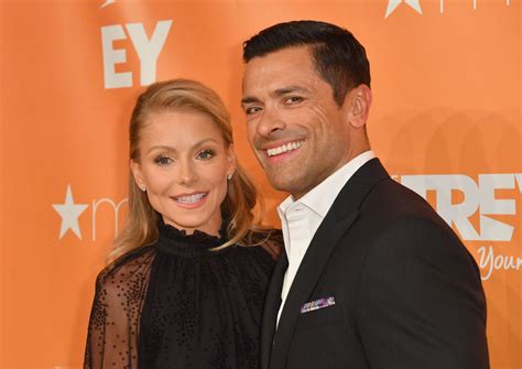 Kelly Ripa Denies Almost Dying While Having Sex With Husband