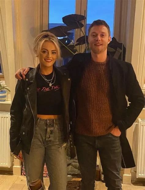 Coronation Street Fans Delighted As Former Couple Katie Mcglynn And Rob