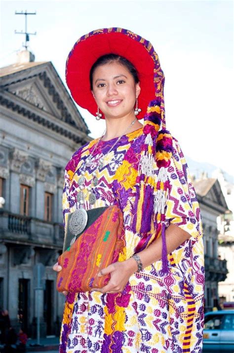 El colorido traje típico de Guatemala Trajes tipicos de guatemala Ropa nativo americano Ropa