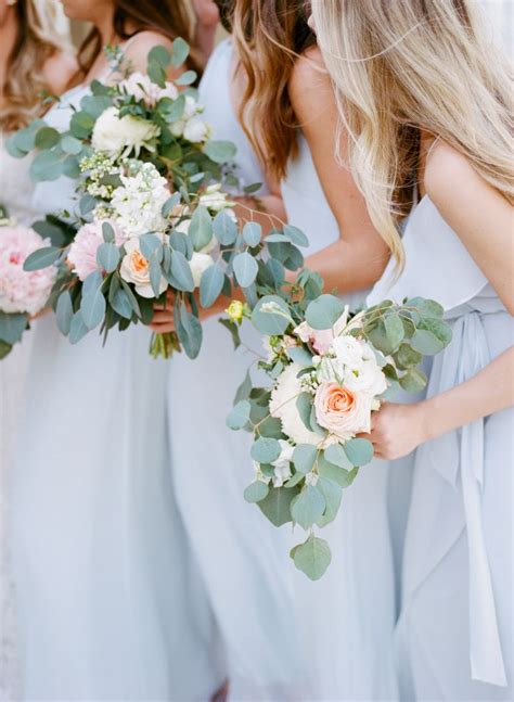And they are just beautiful for spring! Light blue wedding + spring florals simple,elegant, and ...