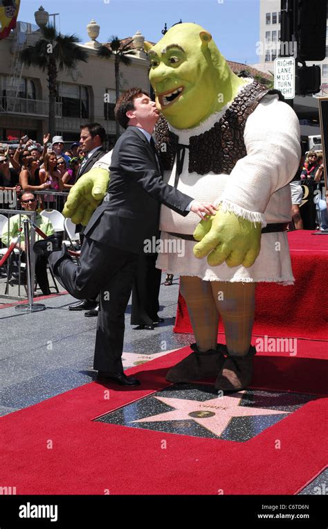 Shrek And Mike Myers Shrek Honoured With The 2408th Star On The Hollywood Walk Of Fame Los