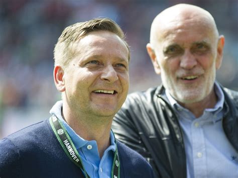Fc köln auf einen langen abstiegskampf eingeschworen und trainer markus gisdol erneut den rücken gestärkt. Horst Heldt über Martin Kind: "Ich schätze und ehre ihn ...
