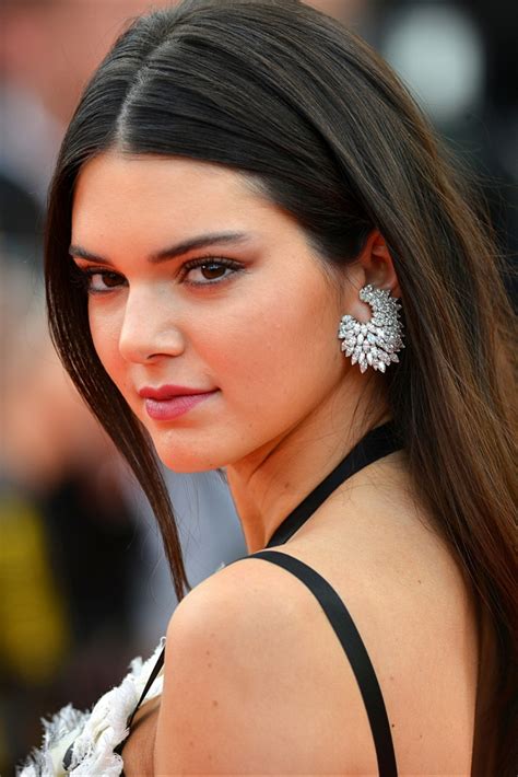 Kendall height is 1.78 m, or in feet and inches 5 feet 10 inches. Kendall Jenner Weight Height Net Worth Measurements Bra Size