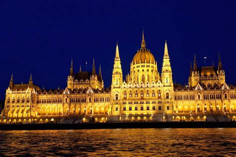 Oysa budapeşte başlı başına keşfedilmeye değer, tarihi zenginlikleri yönünden oldukça baştan çıkarıcı bir şehir. Budapeste, Hungria - guia e dicas de viagem, o que fazer e ...
