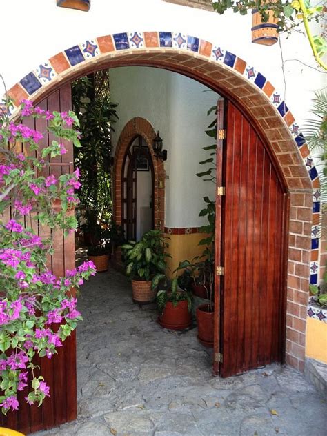 Tiled Archway Archways In Homes Hacienda Decor Spanish Home Exteriors