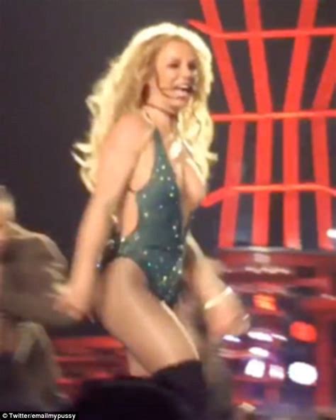 Britney Spears Suffers Wardrobe Malfunction In Las Vegas Daily Mail Online