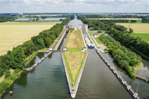Der mittellandkanal (mlk) ist eine bundeswasserstraße und mit 325,3 kilometern länge die längste künstliche wasserstraße in deutschland. Stichkanal und Schleuse • Schleuse » outdooractive.com