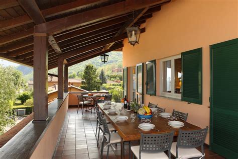 Bekijk meer ideeën over gardameer, trouwen, italië. Comomeer | Groot appartement met terras, zwembad en prive ...
