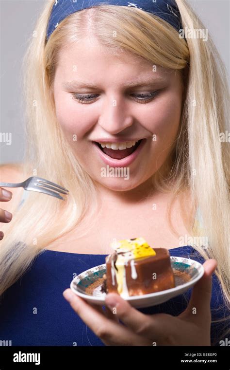Fat Woman Eating Cake Download Woman Eating Cake Stock Vectors Janainataba