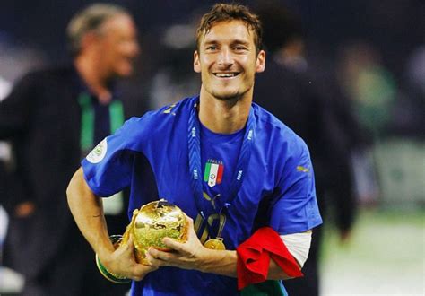 Il capitano (the captain) is the nickname that francesco totti goes by among the supporters of a.s. Francesco Totti, biografia