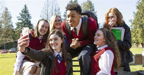 Have no netflix, so only a guess. Best Teen Shows on Netflix to Watch Right Now - Thrillist