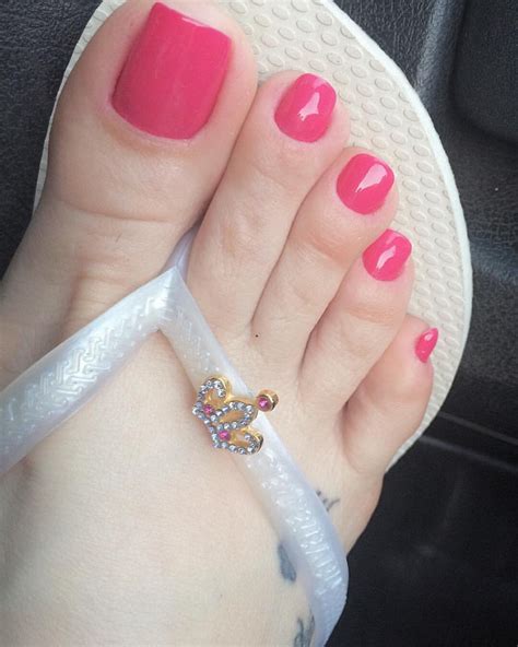 Twitter Webfinds Source Ylintik Nice Toes Pretty Toes Pink Pedicure Red Toenails Fall