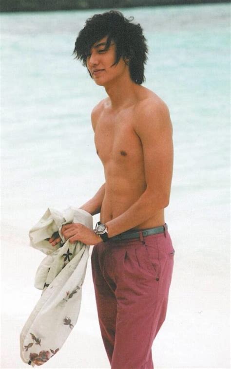 Lee Min Ho Took His Clothes Off At The Beach And Here S Sexy Photos