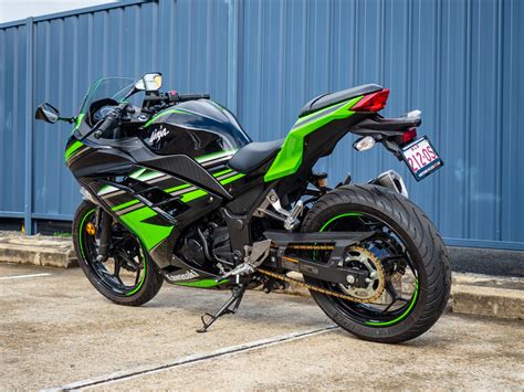 Aesthetically, the kawasaki ninja 300 bs6 is exactly the same as the old version. Kawasaki Ninja 300 ABS 2016 - Green ⋆ Motorcycles R Us