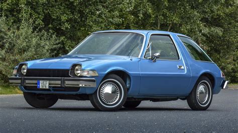 Unfortunately, it seems that everybody who wanted one bought one in the first few model years and sales plummeted thereafter. Nem az amerikai vevők, hanem Wayne világa - AMC Pacer teszt