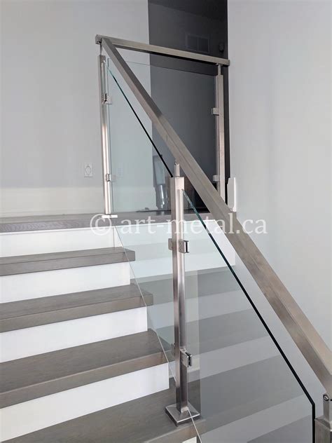 Our stainless steel hand rail coupled with our stainless steel cable railing is designed to be maintenance free and durable enough to withstand the passing of time. Buy the Best Stainless Steel Glass Railing System in Toronto