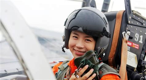 各国战斗机女飞行员的风采，最后那位解放军女飞，已为国捐躯