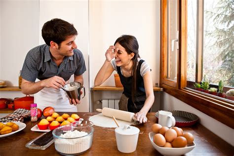 Descubre Los Beneficios De Cocinar En Pareja — Fmdos