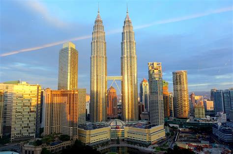 It is the largest city in malaysia, covering an area of 243 km2 (94 sq mi). Beginilah 25 Pemandangan Golden Hours Memukau di Seluruh ...
