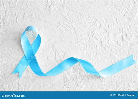 Blue Ribbon En Fondo Ligero Concepto Del C Ncer De Pr Stata Imagen De Archivo Imagen De