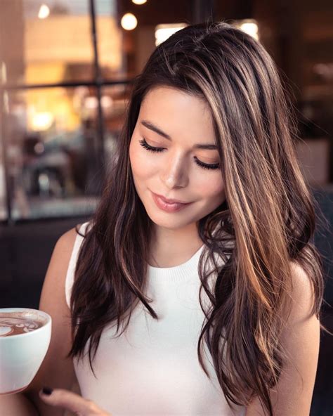 miranda cosgrove on instagram hot chocolate ☕️ mi novia hermosa celebridades fotografía