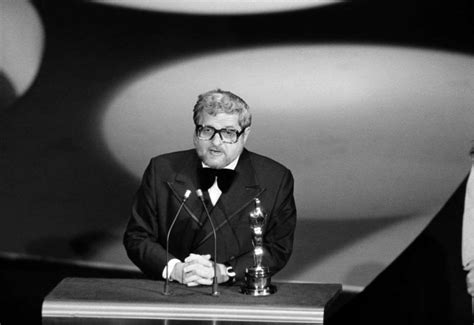 Paddy Chayefsky Accepted The Oscar For Peter Finch Leading Actor