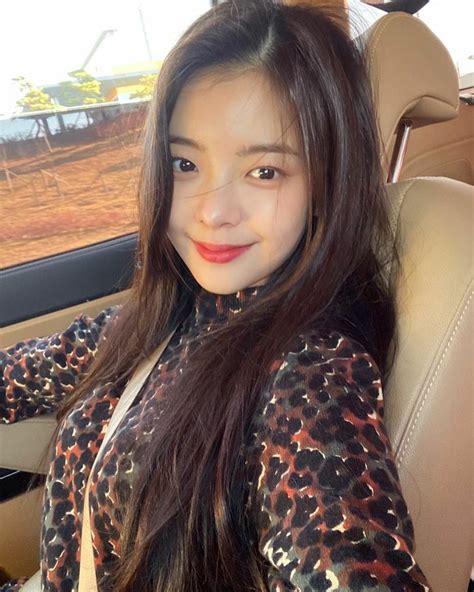 Itzy Lia Instagram Long Hair Styles Super Long Hair