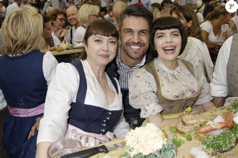 Слушать песни и музыку mireille mathieu (мирей матьё) онлайн. Monique Mathieu, Daniel Fendler, Mireille Mathieu ...