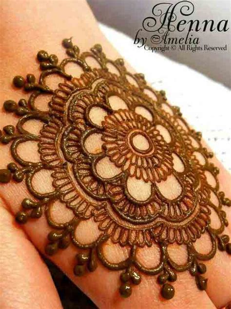 We have got a list of the. Simple-gol-tikka-mehndi-designs-6 - FashionEven