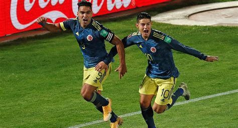 Chile will take on uruguay in the world cup qualifier clash scheduled between these two nations at the estadio nacional julio martínez prádanos on 15 november. Chile vs Colombia: revive los goles del empate 2-2 por la ...
