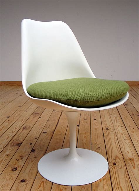 This replica model is made to specifications inspired by the original chair designed by eero saarinen. Eero Saarinen Tulip Chair 1957 Knoll international ...