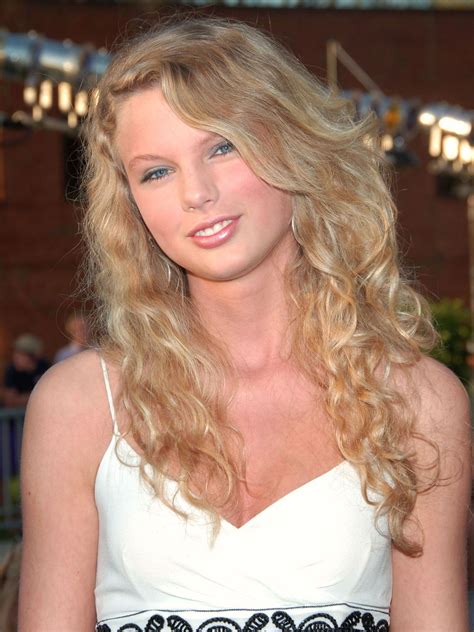 5 Best Taylor Swift Hair Looks Taylor Swifts Signature Hairstyles