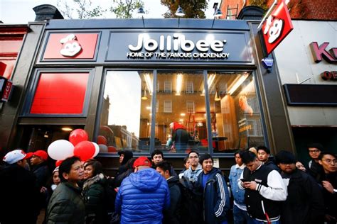 Londons First Jollibee Restaurant Has Thousands Queuing For 18 Hours