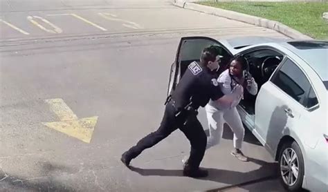 Video Black Woman Calls 911 Because She Was Scared Of Cop During A