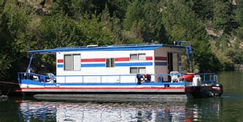 Recreational use of the wma includes hunting, fishing, hiking, biking, horseback riding, camping, wildlife viewing, sightseeing, mushroom and berry picking, ohv riding, and winter sports activities. Lake Billy Chinook - Houseboats Rentals