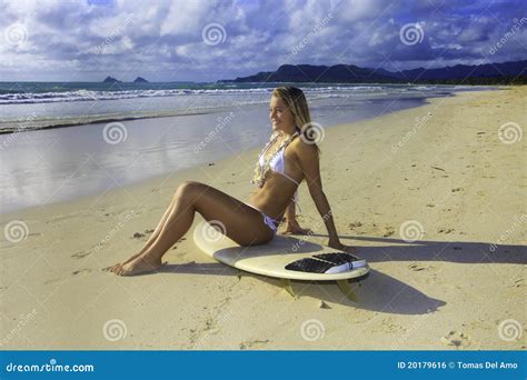 Tiener Met Haar Surfplank Stock Foto Afbeelding Bestaande Uit Bikini My XXX Hot Girl