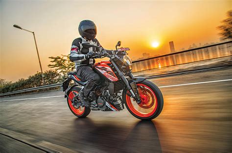 The previous version had black colored wheels. 2019 KTM 125 Duke review, road test - Autocar India