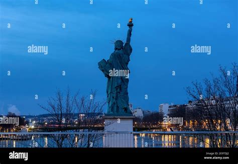 Liberty Statue At Dawn In Paris Stock Photo Alamy