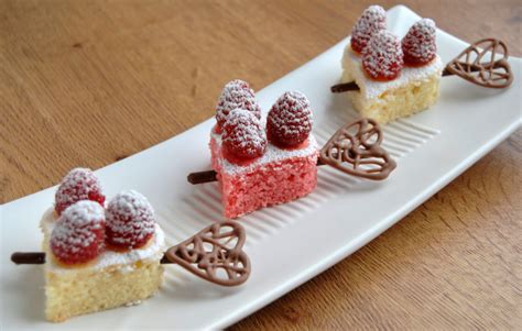 Super schone mini kuche mit schubladenregal kuchen design. Mini Herz Kuchen Rezept für Valentinstag, Muttertag | Die ...