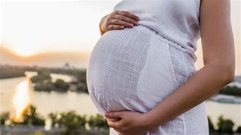 frau wird von zwei männern gleichzeitig schwanger