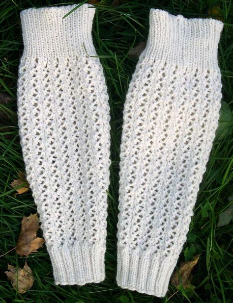 Her effortless leg warmers are shown using the same stitch pattern in 3 different yarns, showing how. Knit Leg Warmers - 23 free patterns | Grandmother's ...