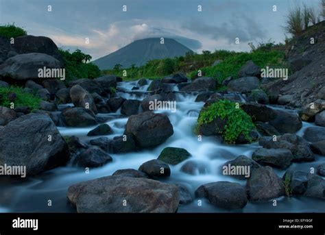 Mayon Volcano Legazpi Philippines Stock Photo Alamy