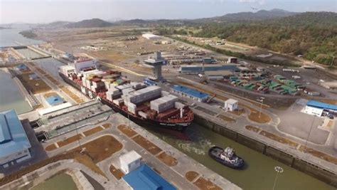 3 000 vessels cross expanded panama canal ships and ports